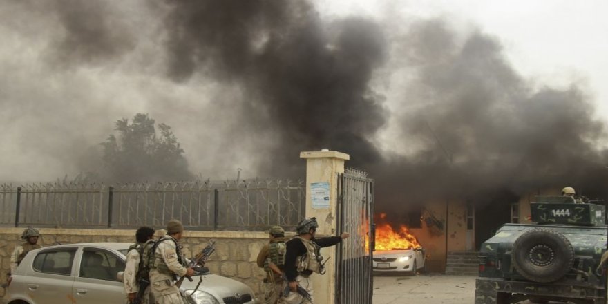 Afganîstan de hêriş: Tewr tay 11 polîsî merdî