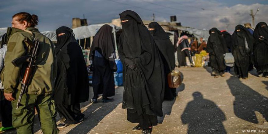 Qismêk cinî û tutê DAIŞî waştî ke kampa Hole ya Hesekî ra biemê, la amê tepiştene