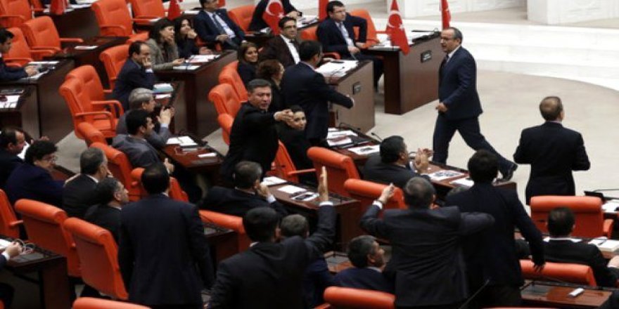 Li parlamentoya Tirkîyê ji ber axaftina bi Zazakî alozî derket