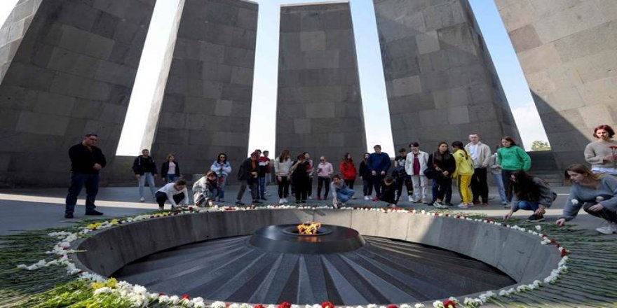 Senatoyê Amerîka vernîyazê Qirkerdişê Armenîyan tesdîq kerd