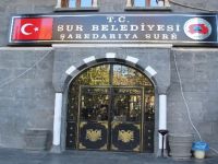 Qayyûmê Sûr a Amedê, Alaya Tirk li Sûr a Amedê danî; sûryanî û ermenî ji lewhê hilanî!