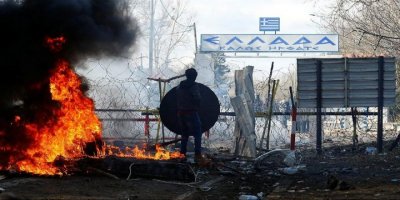 Polîsên Yewnanistanê êrîşî penaberan kirîye