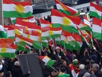 Kurd li Ewrûpayê ala rengîn bilind kirin!