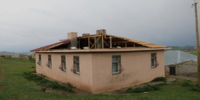 Baniyê 50 malan hilweşiyan