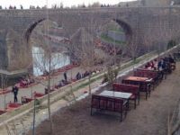 Pira Dîyarbekira deh derî; du derî çûn ma heşt derî