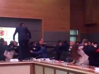 Di Meclîsa Mezin de pevçûn