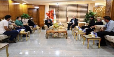 Şanda Brîtanî serdana Rojava kir û zaroka 4 salî ya Brîtanî jî wergirt