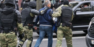 EFJyê xwest ku Belarûs 15 rojnamegerên girtî azad bike