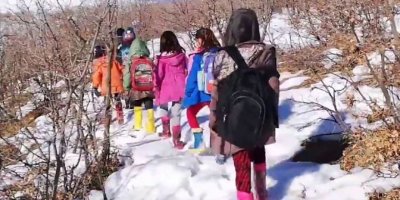 Ji bo dersa online di nav berfê de bi saetan dimeşin