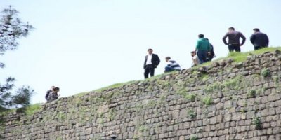 Amed-Cinîyêk kerd ke, xo bikişo