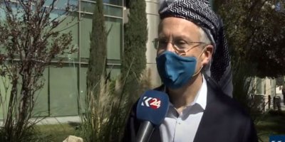 Konsulê Brîtanyayê bi cil û bergên Kurdî pîrozbahiya Newrozê dike