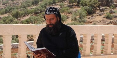Keşîşê sûryanî Bîleçenî rê cezaya zîndanî ya 2 serran