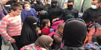 Rêveberiya Xweser 35 zarokên DAIŞê radestî Rûsyayê kirin