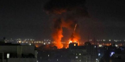 Îsraîlê pêgehên Hemasê li Xezeyê bombebaran kir