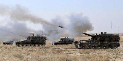 Tirkiyê û komên çekdar deverên YPGê bi giranî topbaran kirin