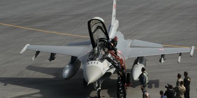 Tirkiye dixwaze 40 firokeyên F-16 ji Amerîka bikire