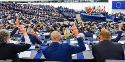 Parlamentoya YEyê biryarnameya banga rawestandina îdamên Îranê pejirand