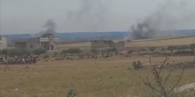 Rûsyayê pêgehên çekdaran li nêzikî rêya Efrîn-Ezazê kirin armanc