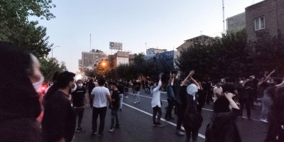 Hêzên ewlehiyê yên Îranê bi dehan çalakvanên siyasî, civakî û medyayî girtin