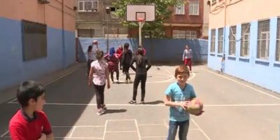 Zimannas li ser kêmbûna axaftina bi zimanê Kurdî hişyariyê didin