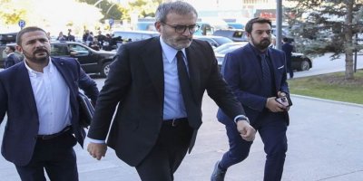 Serokwekîlê Firaksiyona AKPê dest ji erkê xwe berda