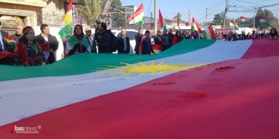 Li Rojavayê Kurdistanê bi boneya Roja Ala Kurdistanê merasîmek birêve çû