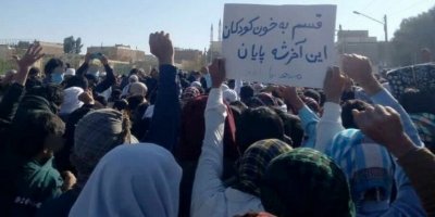 Xelkê Zahidanê piştî nimêja înê hatine ser şeqaman