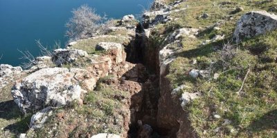 Ji ber erdheja Mereşê li qeraxên Çemê Feratê qelşên mezin çêbûne