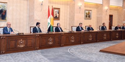 Tîmeke hikûmetê ji bo vegera wezîrên YNKê serdana Qubad Talebanî dike