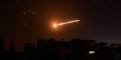 Îsraîlê li Sûriyê cebilxaneya Hizbullah a Lubnanê bombebaran kir