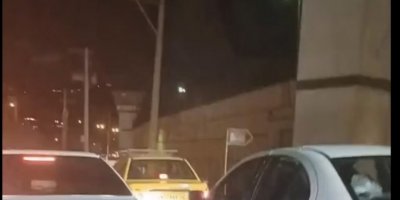 Xwenîşandana xelkê li ber deriyê girtîgeha rejîmê li Îsfehanê