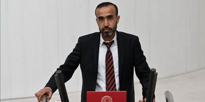 Parlamenterê YSPê Şenyaşar, li parlamentoyê pirsa bav û birayên xwe kir