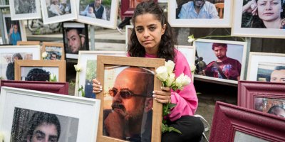 102 rêxistin daxwaza avakirina saziyekê ji bo aşkerekirina çarenivîsa sûriyên winda ji NY dikin