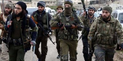 Grûpên çekdar li Efrînê Kurdan digirin