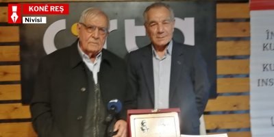 Enstîtuya Çanda Kurdî ya Vîyanayê  Xelata xwe ya Sala 2023yan Radestî  Zimannasê Kurd Deham Ebdilfetah Kir