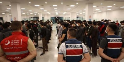 Tirkiye zêdetir ji 300 penaberên din ên Sûrî dersînor kirin