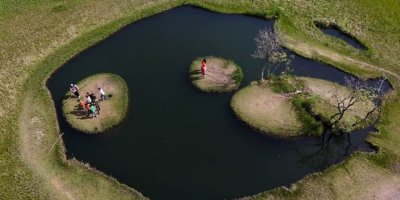Çewlîg - Giravên Gerok geştyaran ber bi xwe ve dikişînin
