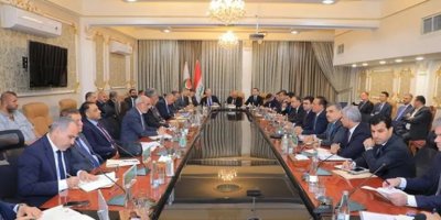 Şandeya Kurd li gel kompaniyên neftê bi Wezareta Neftê ya Iraqê re rûniştin