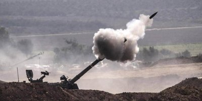 SOHR: Di topbarana hêzên Tirkiyeyê li ser gundekî Efrînê de 3 sivîl birîndar bûn