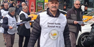 PWKyî Amed de semedê dersanê Kurdî broşurî vila kerdî