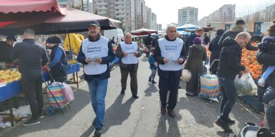 PWKyê li Kolanên Dîcle Kent a Amedê Ji bo Hilbijartina Dersa Bijartte ya Kurdî Broşur Belav Kir