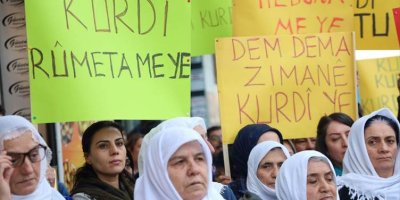 RAPIRSÎ: Bav li gorî dayikan zêdetir bi zimanê dayikê diaxivin