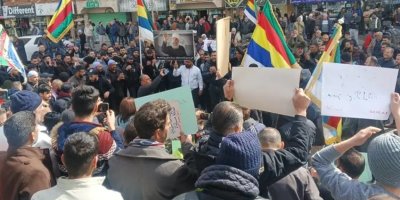 Xelkê Siwêdayê banga avakirina ‘dewleteke nenavendî’ li Şamê kir