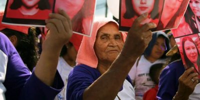 Neteweyên Yekbûyî: Serê 10 xulekan jinek tê kuştin