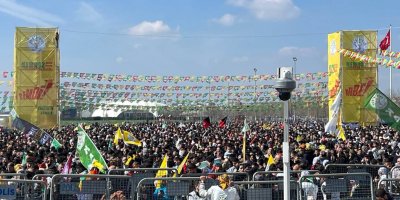 Bizavên fermîkirina cejna Newrozê li Tirkiyeyê hatin destpêkirin