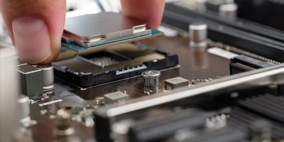 Trump telefon, komputer û çîpan ji nav lîsta baca gumrikê derxist