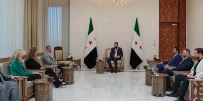 Ehmed Şer bi endamekî Kongreya Amerîkayê re civiya