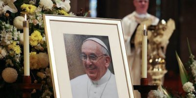 Serok Barzanî: Papa Francis rolekî bilind di parvekirina peyama mirovdostî û aştiyê de hebû