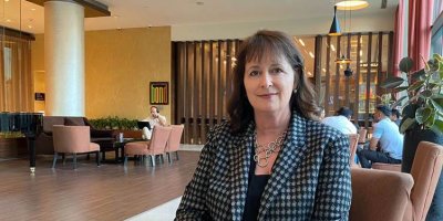 Nadine Maenza: Şam ji bo avakirina hevgirtina civakî dikare ji Rojavayê Kurdistanê sûdê wergire