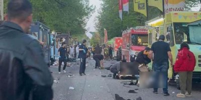 Li Kanadayê otomobîlekê xwe da nav festîvalê: Gelek mirî û birîndar hene